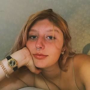 Meet your Posher, Arielle